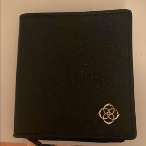 Kendra Scott zip away case